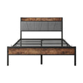 **Lit en métal avec tête de lit rembourrée et design bois contemporain**